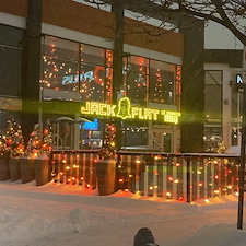 Beautiful-Christmas-Lighting-Installation-for-Restaurants-in-Laval 3